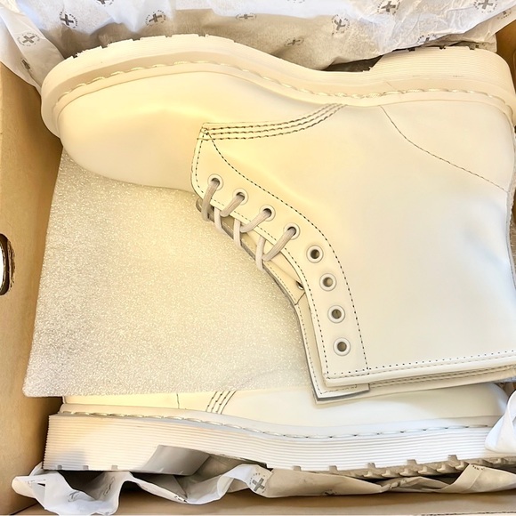 Doc Martens 1460 Mono White Smooth Unisex Combat Boots #14357100 New in Box - Picture 8 of 12